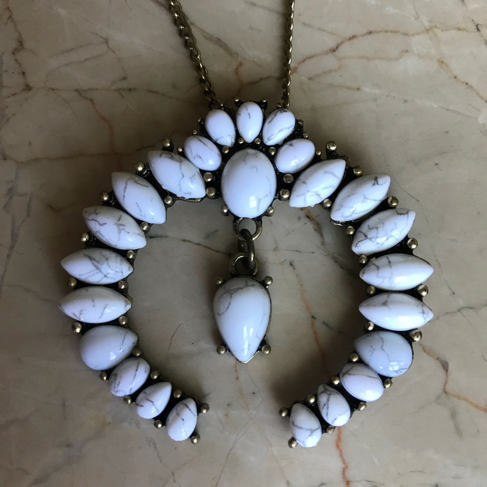 White marble long horn necklace
